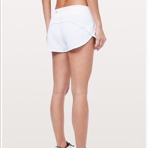 White Lululemon 2.5 speed up shorts!